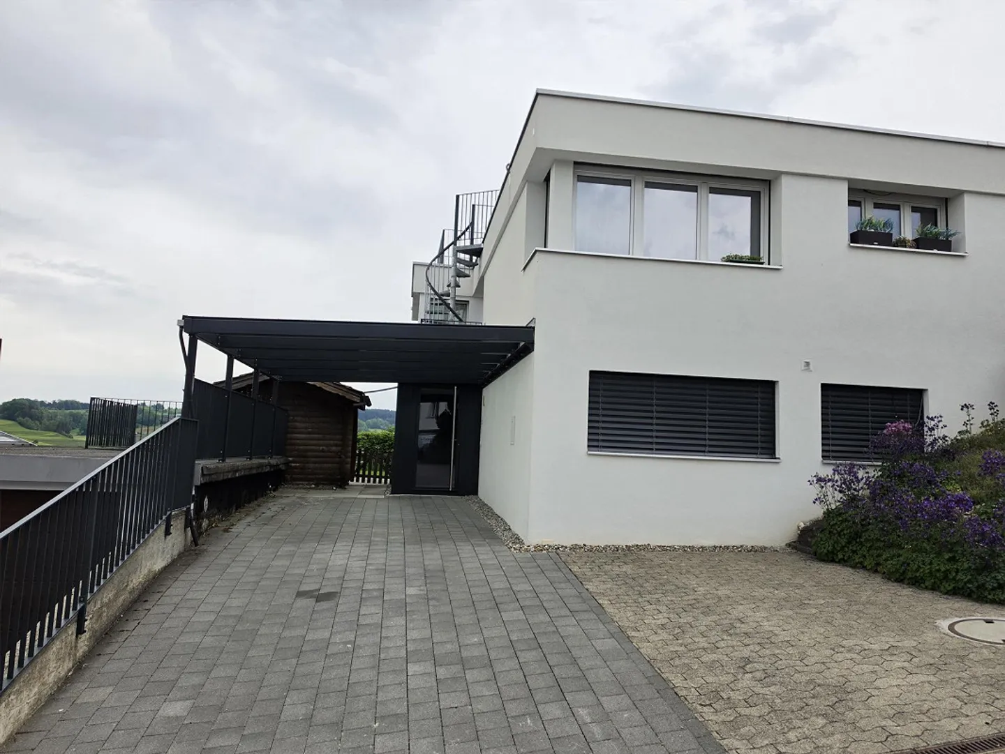 Appartamento moderno con piscina coperta e giardino privato - Foto 6 di 7