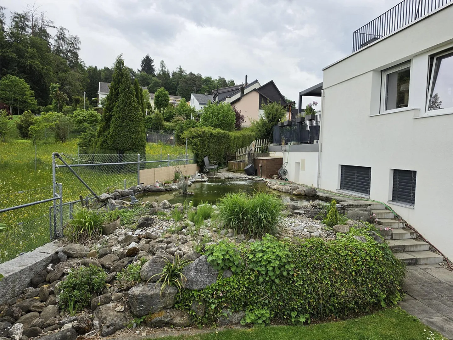 Appartamento moderno con piscina coperta e giardino privato - Foto 7 di 7