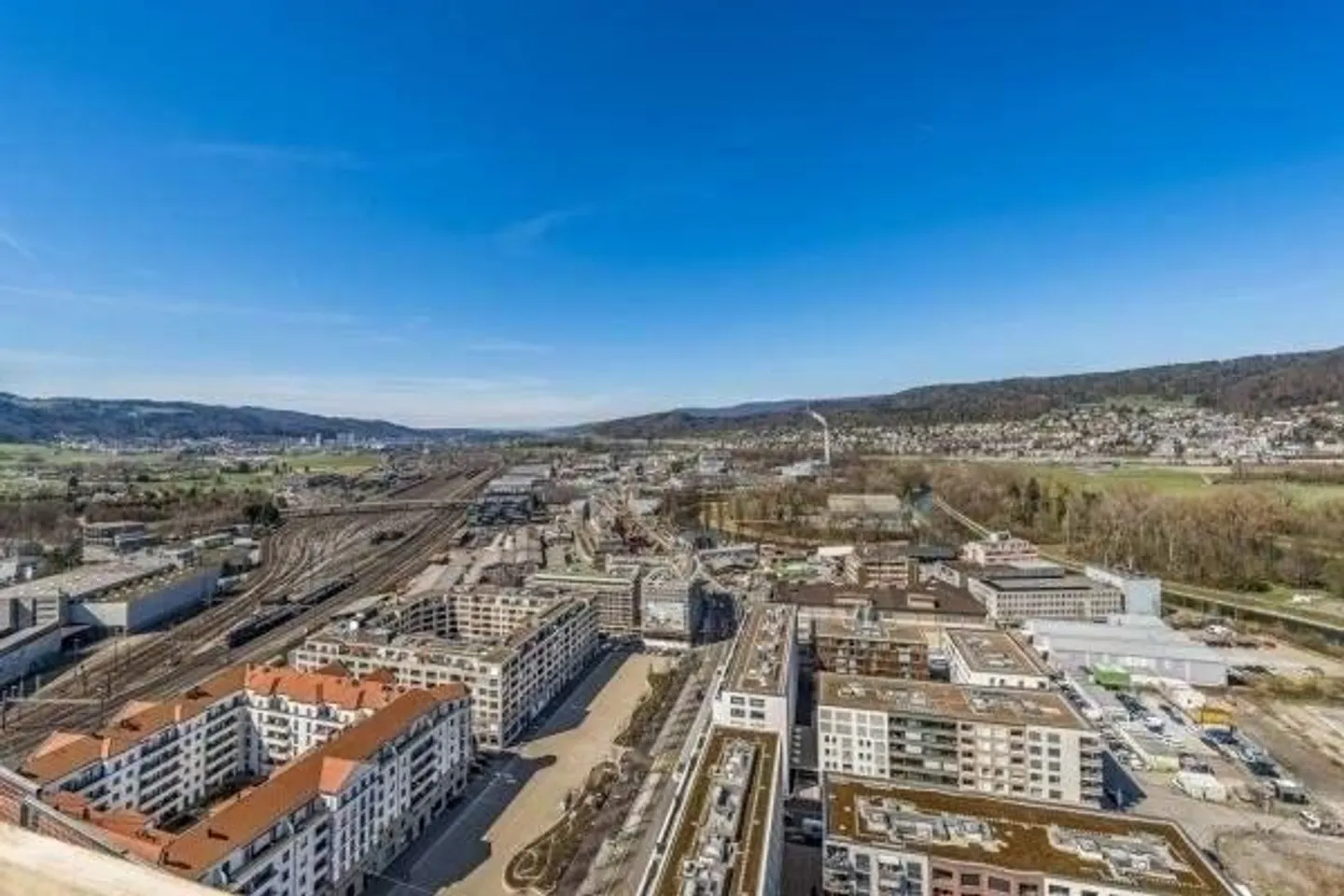 Vivere sopra i tetti – Vista panoramica al 16° piano dei Limmat Towers - Foto 8 di 8
