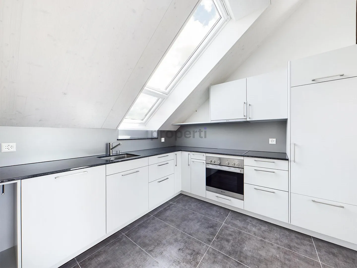 Modern 3.5-room penthouse apartment with balcony in Diessbach near Büren - Photo 2 of 9