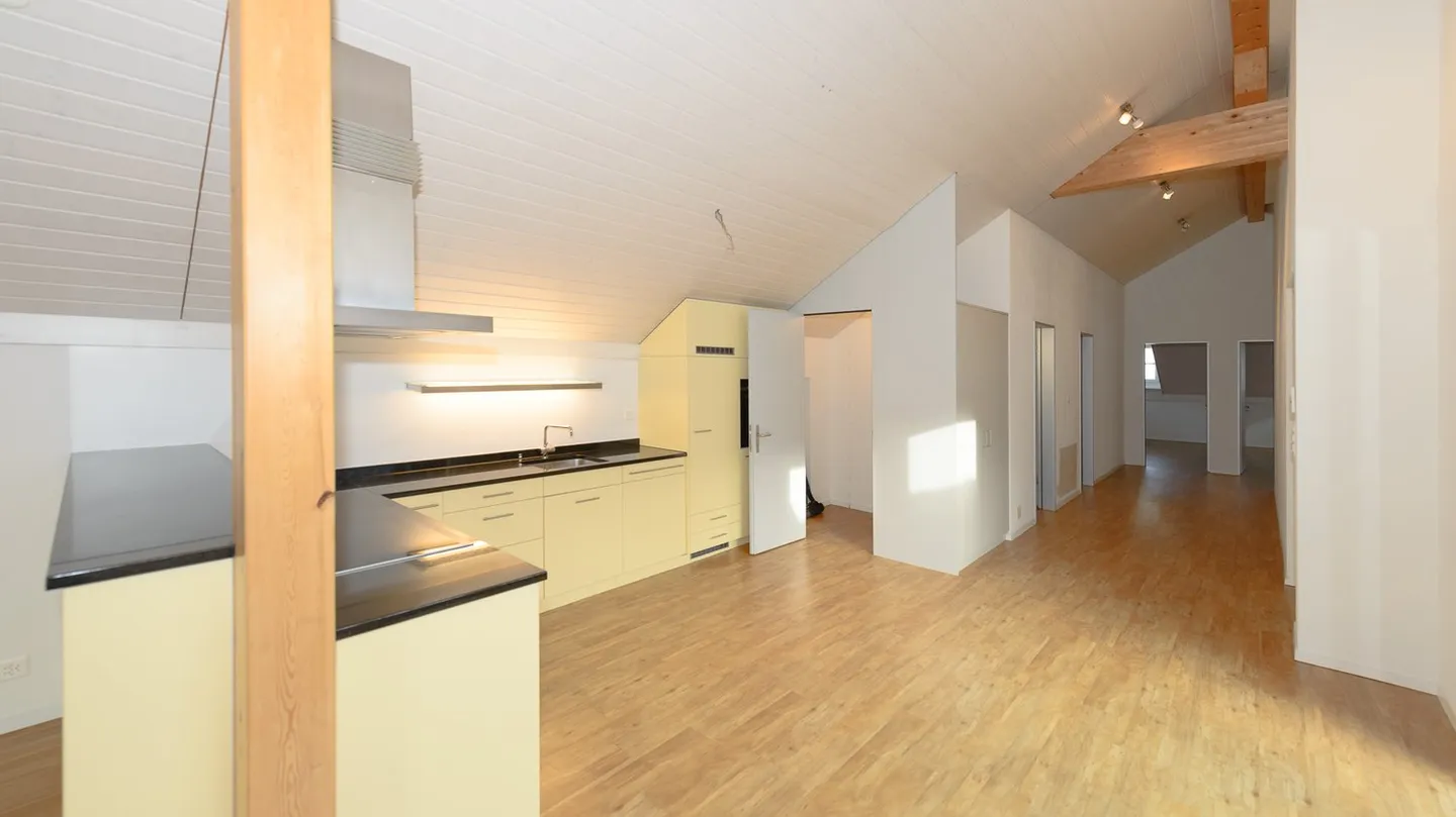 Newly built and spacious 3 ½-room penthouse apartment on the edge of the old village center of Elgg - Photo 5 of 12