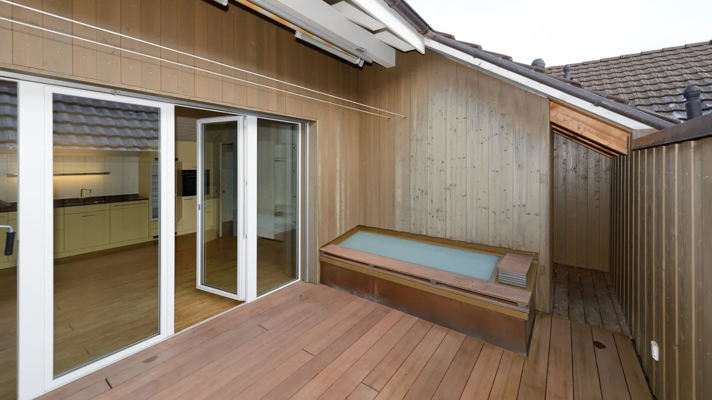 Newly built and spacious 3 ½-room penthouse apartment on the edge of the old village center of Elgg - Photo 7 of 12