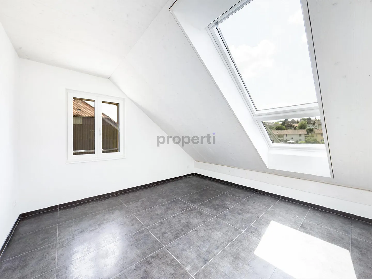 Modern 3.5-room penthouse apartment with balcony in Diessbach near Büren - Photo 4 of 9