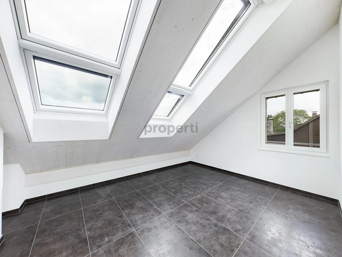 Modern 3.5-room penthouse apartment with balcony in Diessbach near Büren - Photo 5 of 9