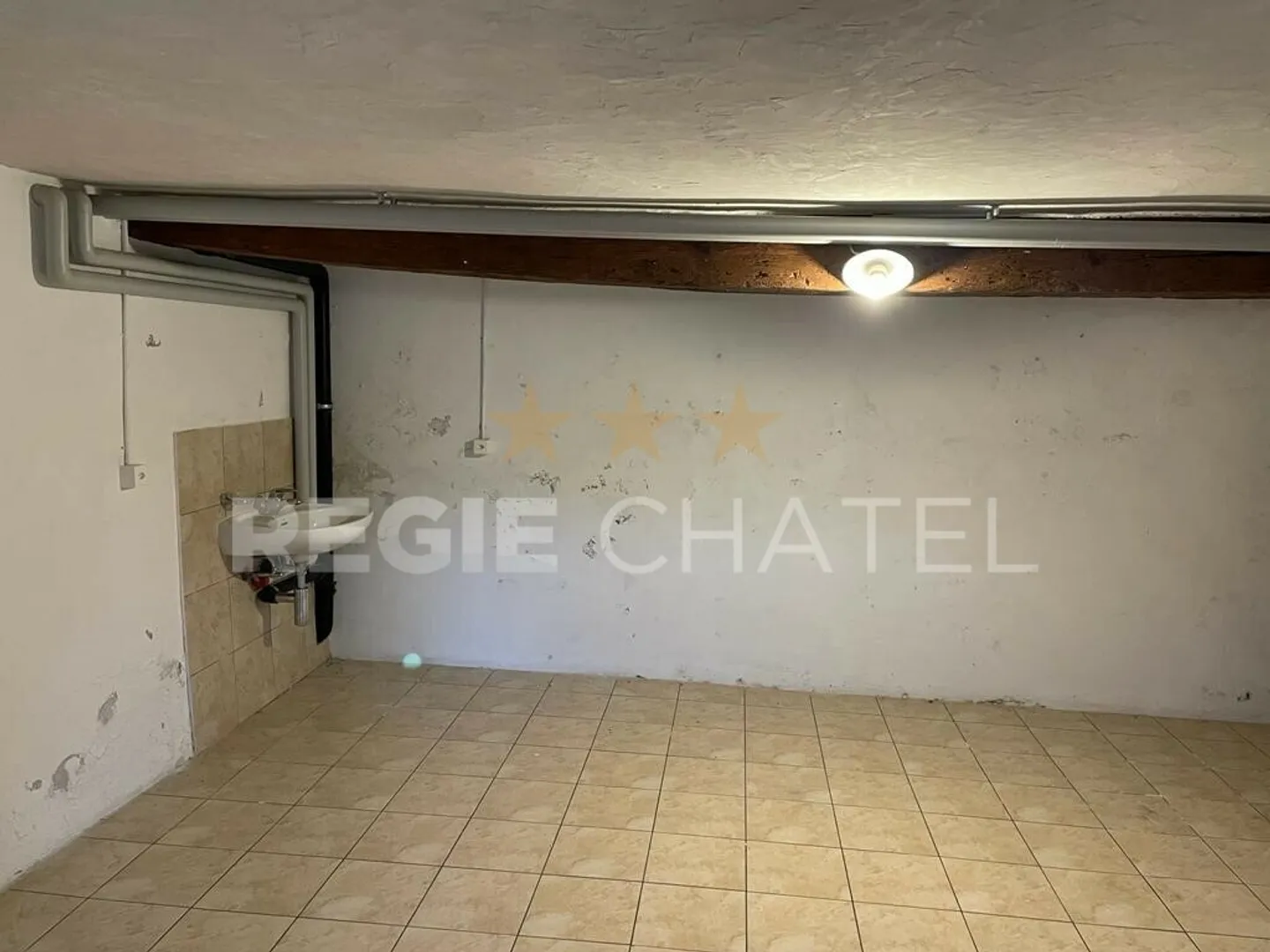 Deposito al piano inferiore - Foto 3 di 8