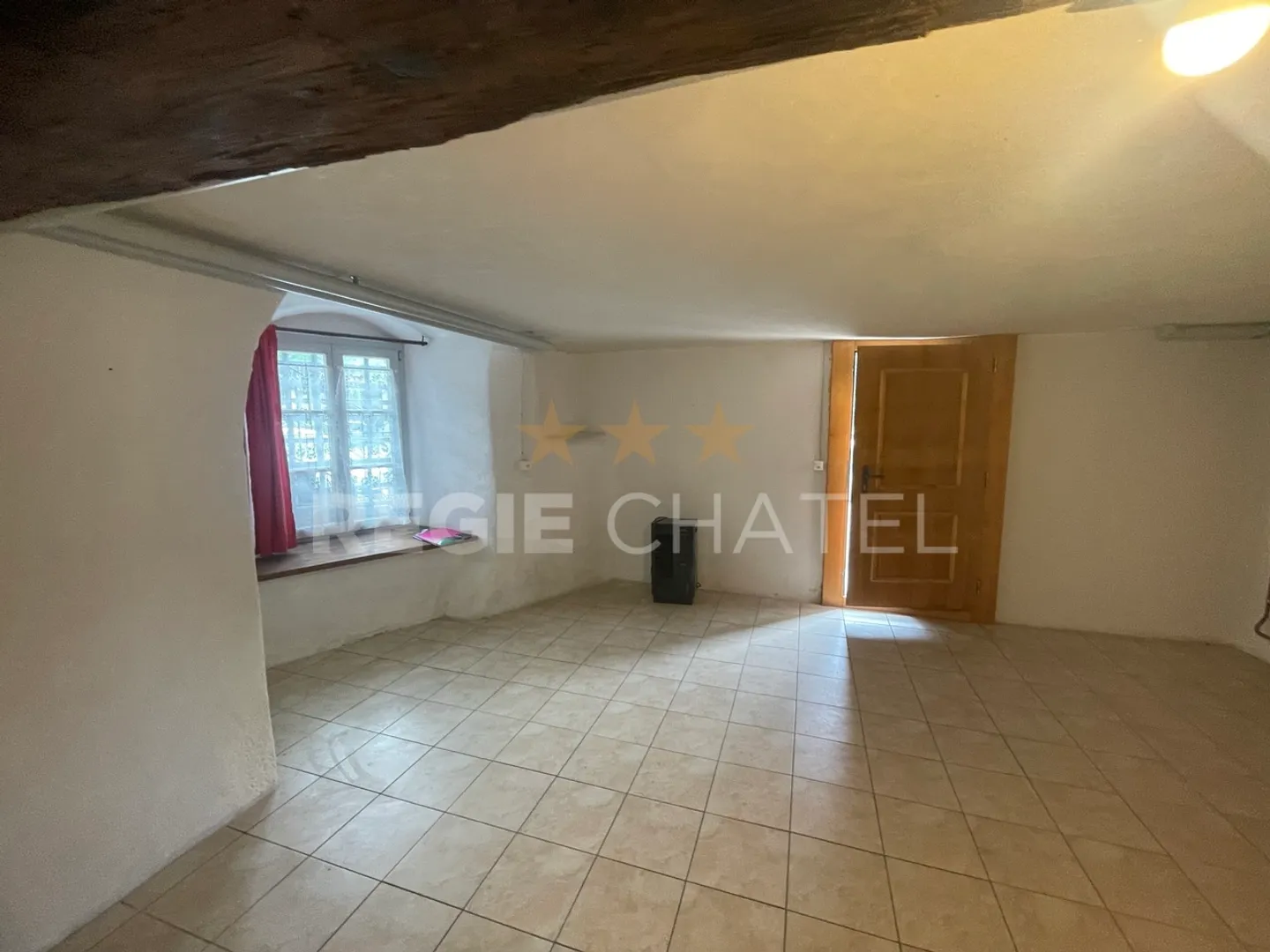 Deposito al piano inferiore - Foto 7 di 8