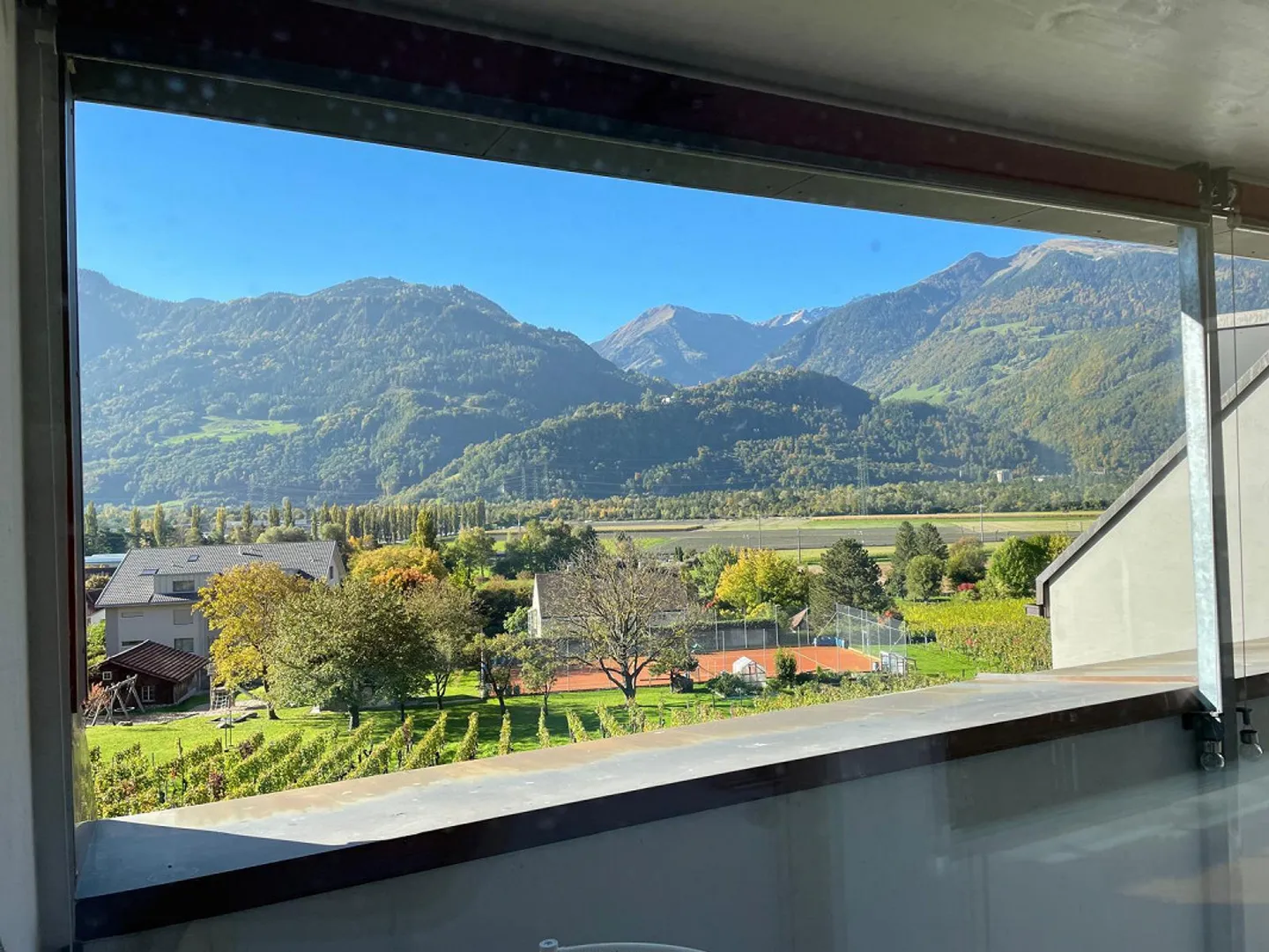 Living with a view of vineyards & mountains - 2.5-room apartment Maienfeld - Photo 8 of 20