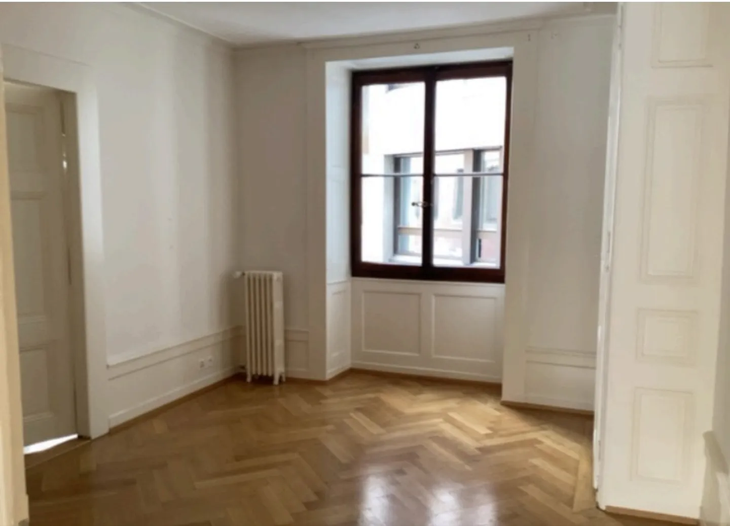 Living in the Heart of Plainpalais - Photo 3 of 9