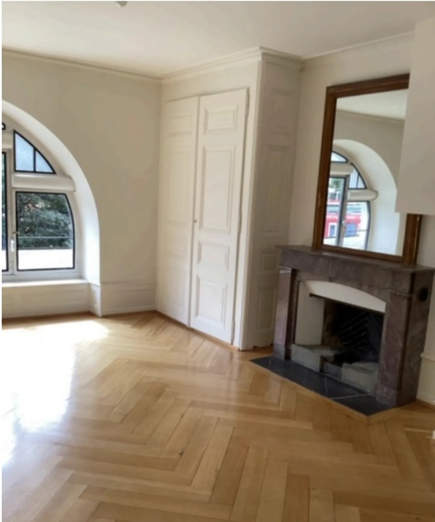 Living in the Heart of Plainpalais - Photo 4 of 9
