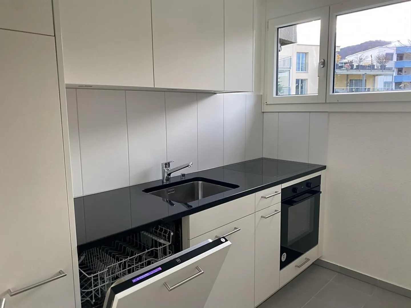 Appartement sous les combles de 1,5 pièce avec vue magnifique - Photo 4 sur 9