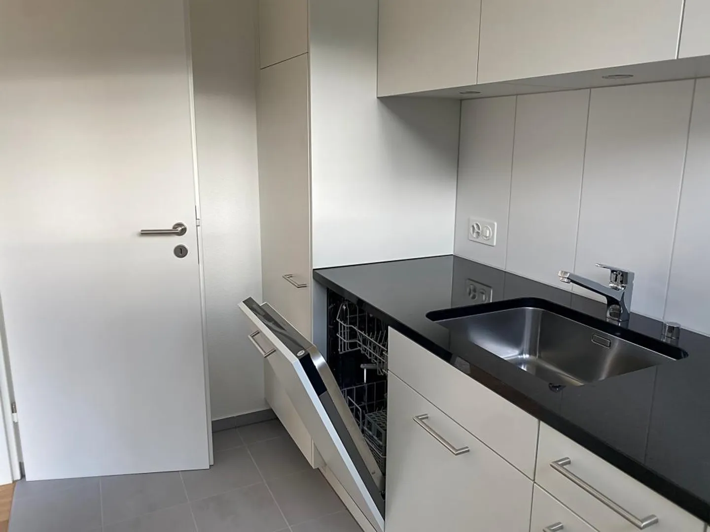 Appartement sous les combles de 1,5 pièce avec vue magnifique - Photo 5 sur 9