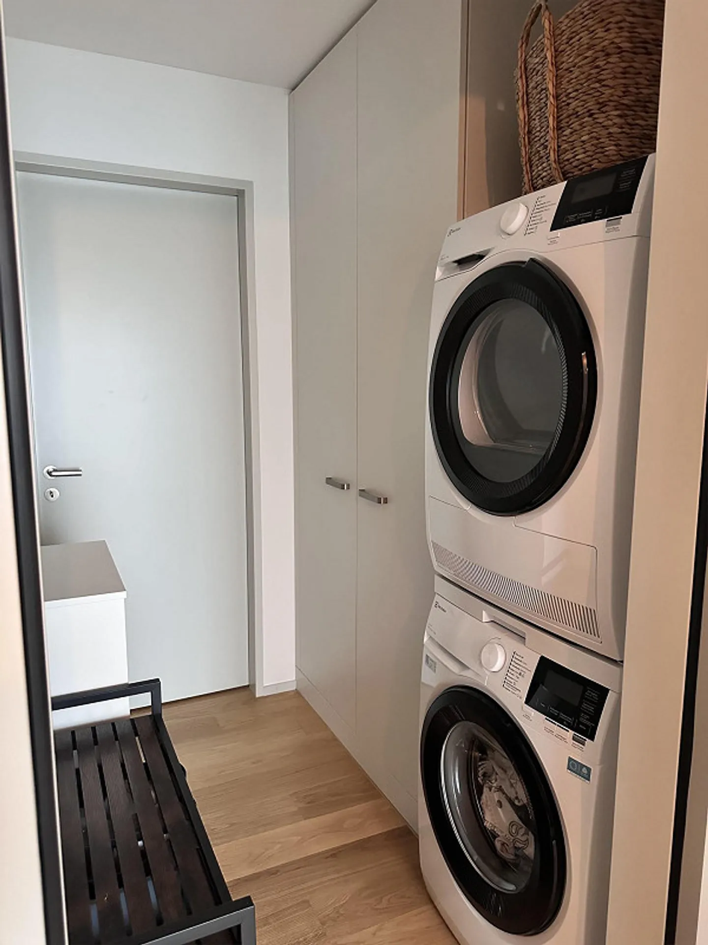 Schöne moderne 4.5-Zimmer Wohnung im Dorfkern Niederhasli - Photo 5 of 15