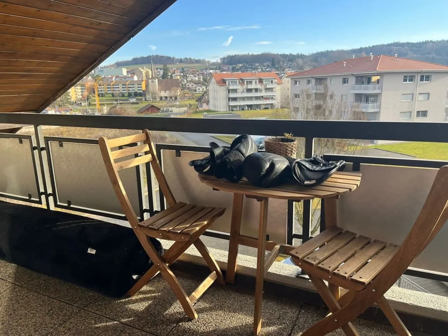 Courtepin 1,5 pces de 33.6m², balcon couvert, parking souterrain, cave - Foto 1 von 6