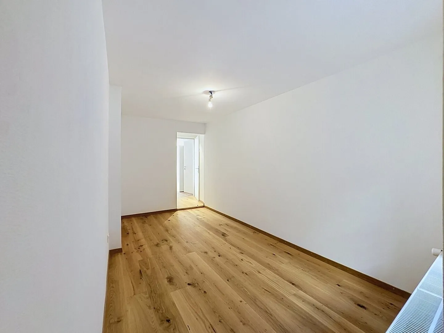 RARE PERLE! 2,5 NEUE ZIMMER IM HERZEN VON FRIBOURG - Foto 3 von 6
