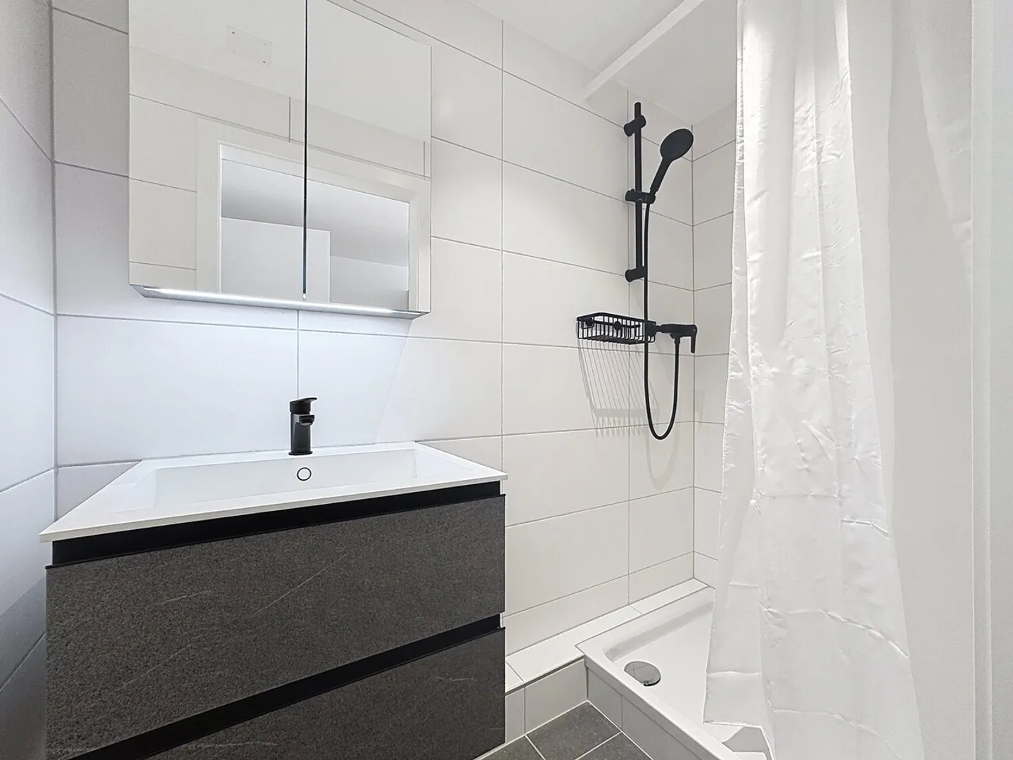 RARE PERLE! 2,5 NEUE ZIMMER IM HERZEN VON FRIBOURG - Foto 4 von 6