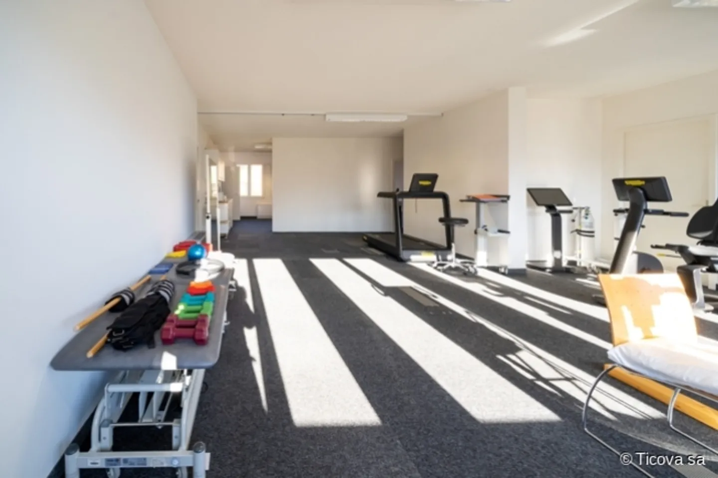 Geräumiger Offener Raum, im 2. Stock, mit angeschlossenen Büros - Foto 1 von 6
