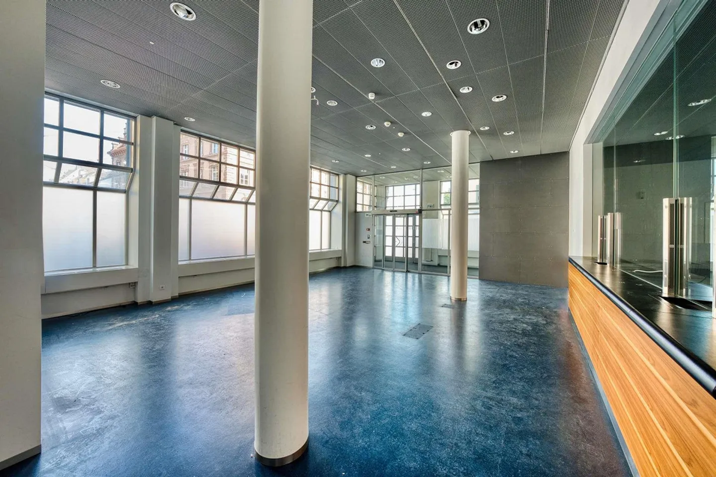 Espace de vente au centre-ville au Spalenberg - Photo 4 sur 6