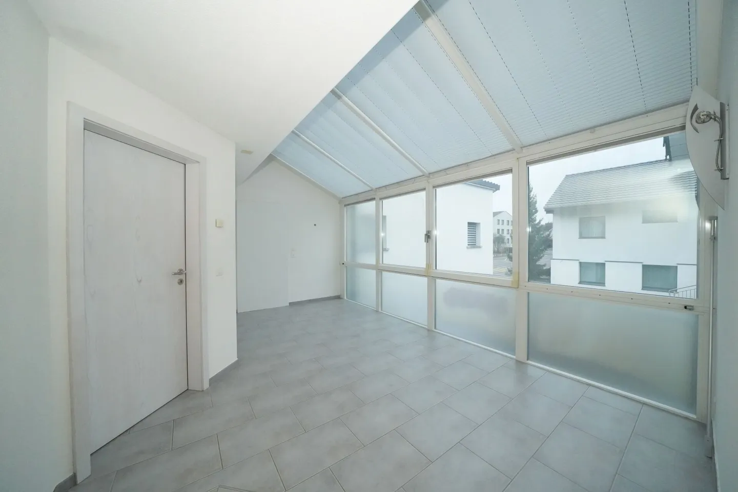 Vivere come in una casa unifamiliare - Ampio attico su due piani con terrazza soleggiata - Foto 7 di 8