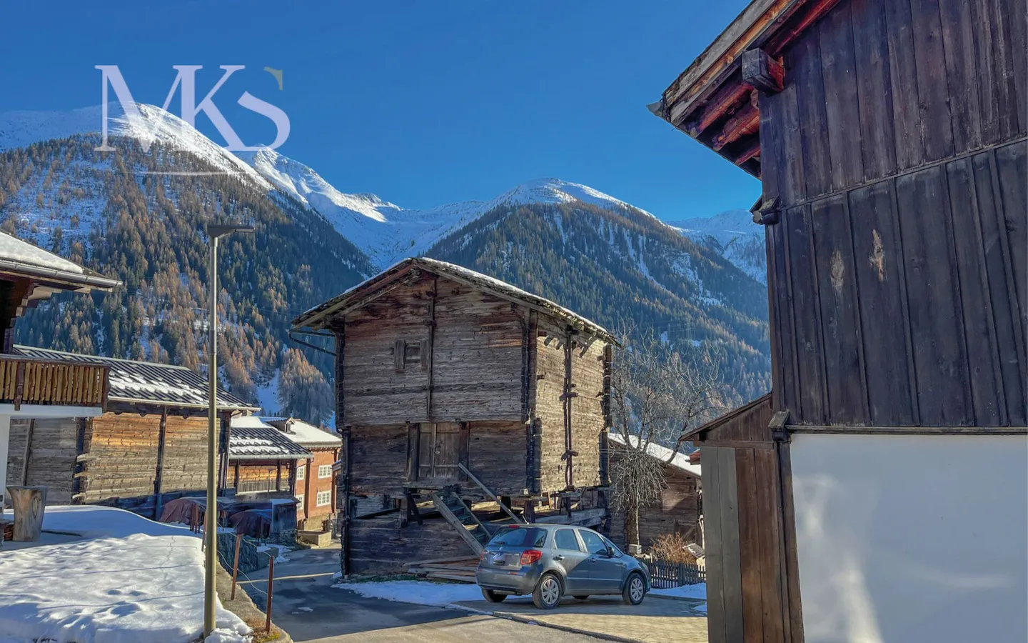 Progetto di ristrutturazione unico nel Goms - Fienile con prospettiva - Foto 1 di 20