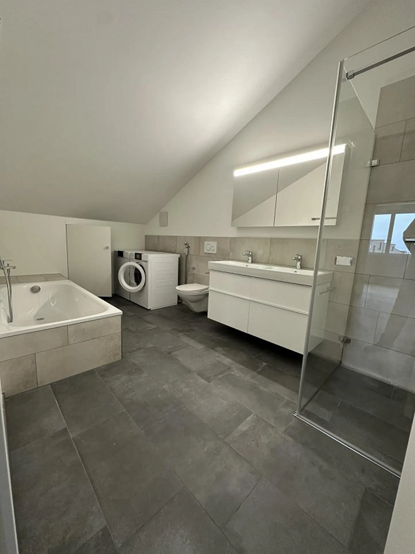 Bellissimo appartamento mansardato di 3.5 locali nella splendida Eschenbach - Foto 8 di 13