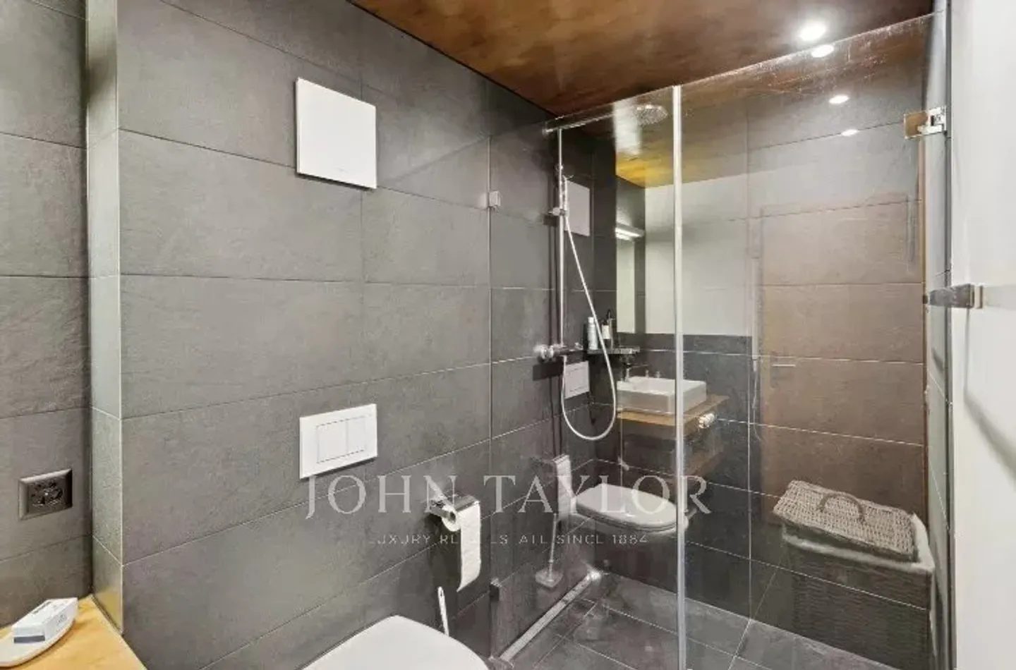 Modern Penthouse with Mountain Views - Photo 7 of 12