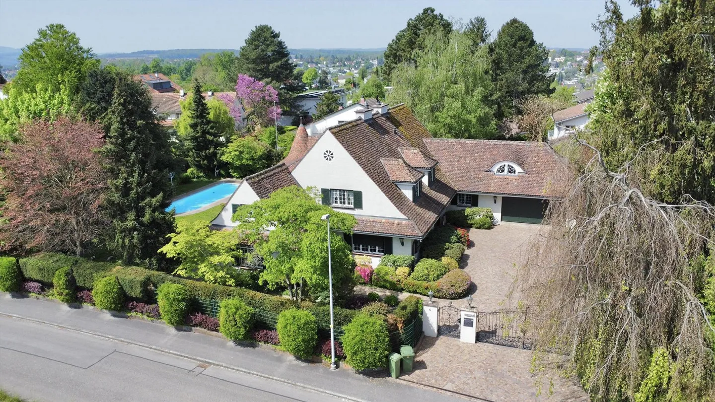 Representative Property on Bruderholz in Binningen - Photo 8 of 15