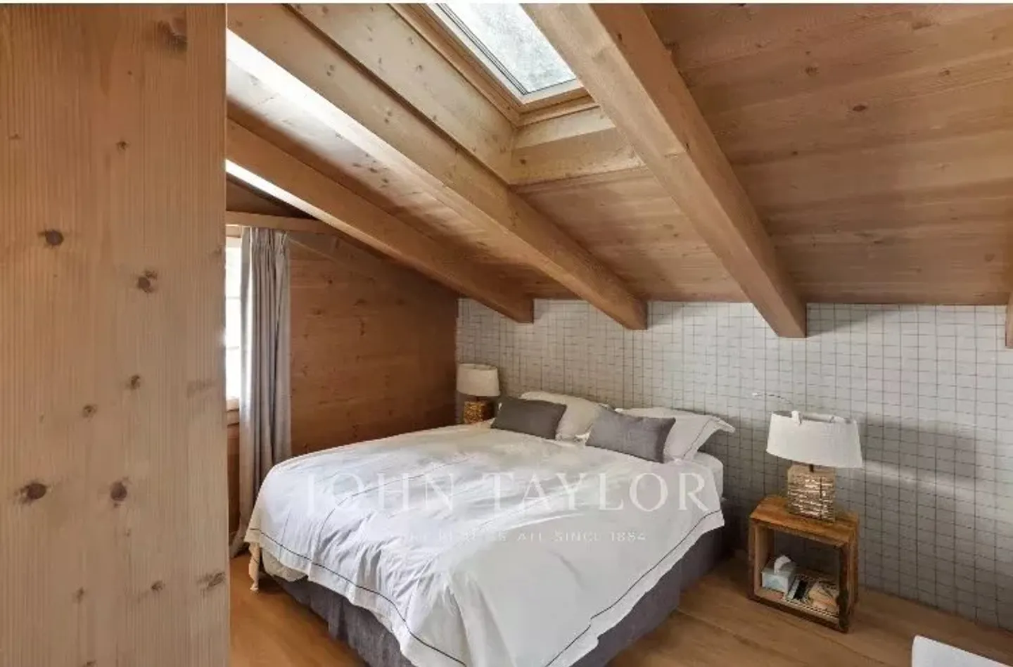 Modern Penthouse with Mountain Views - Photo 9 of 12