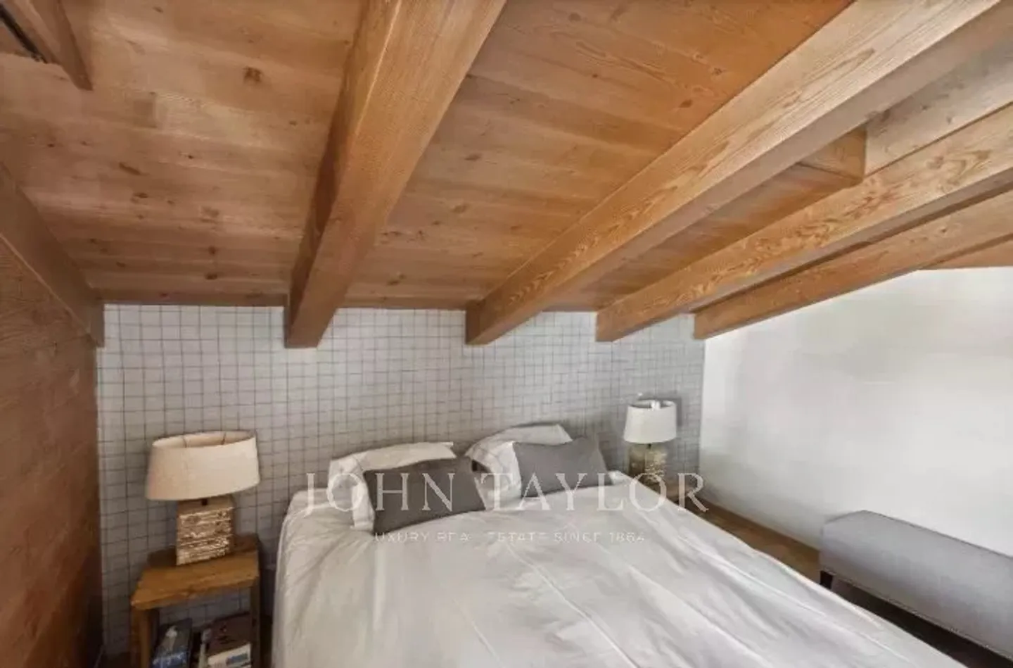 Modern Penthouse with Mountain Views - Photo 11 of 12