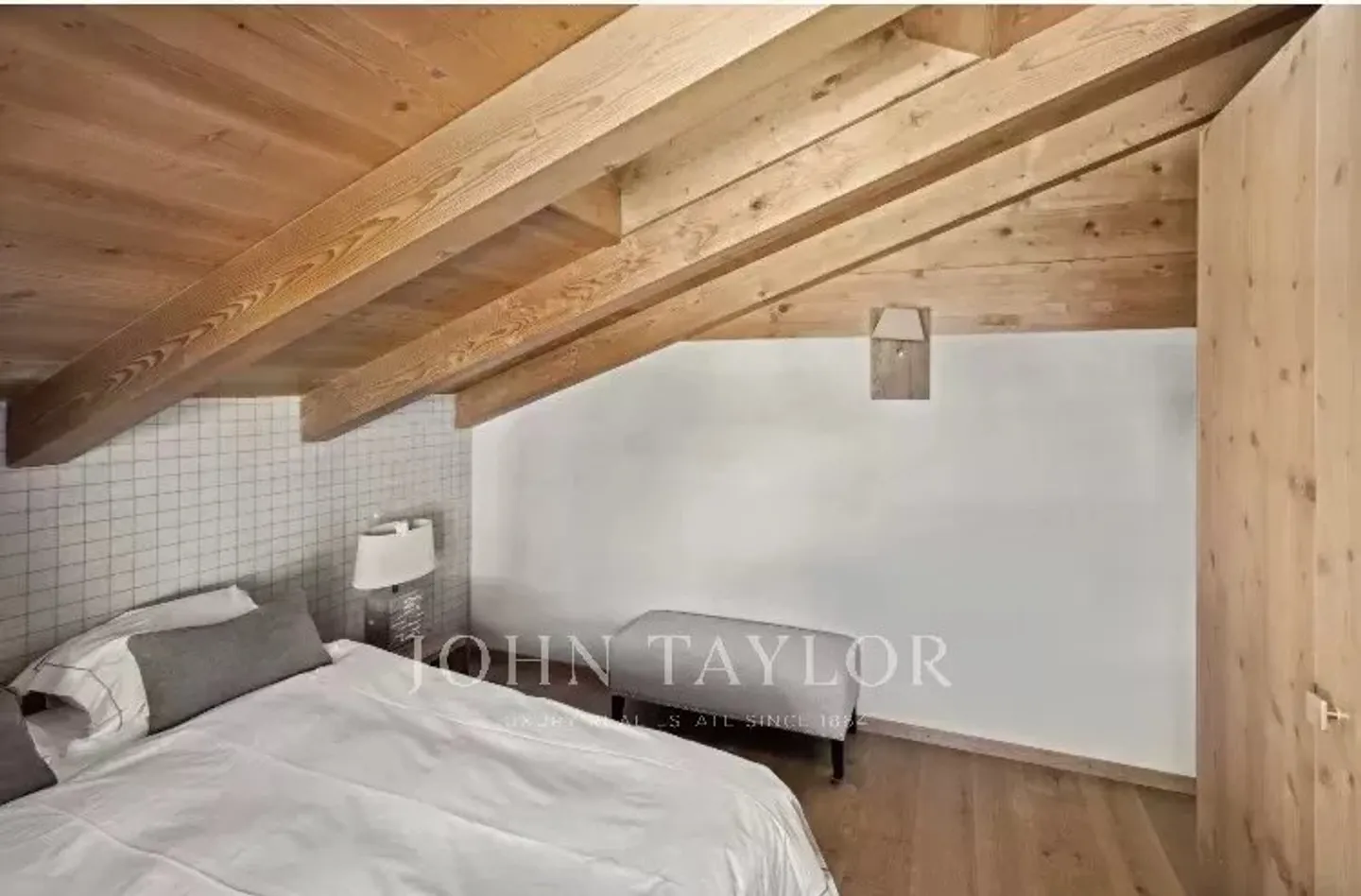 Modern Penthouse with Mountain Views - Photo 10 of 12