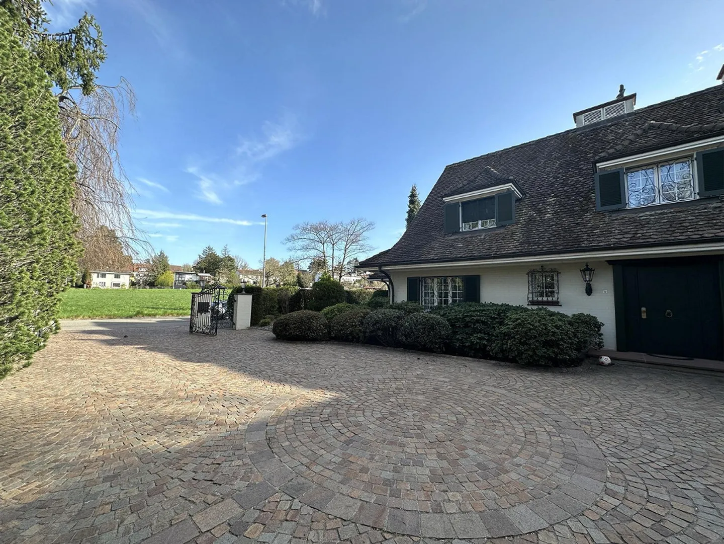 Representative Property on Bruderholz in Binningen - Photo 15 of 15
