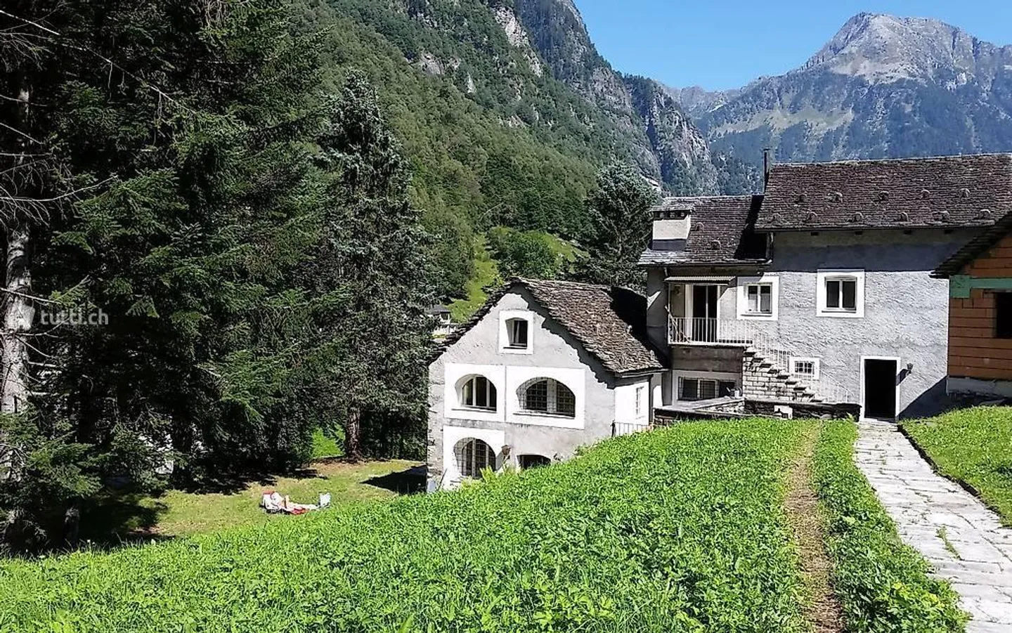 Casa con 4 appartamenti - Foto 3 di 10
