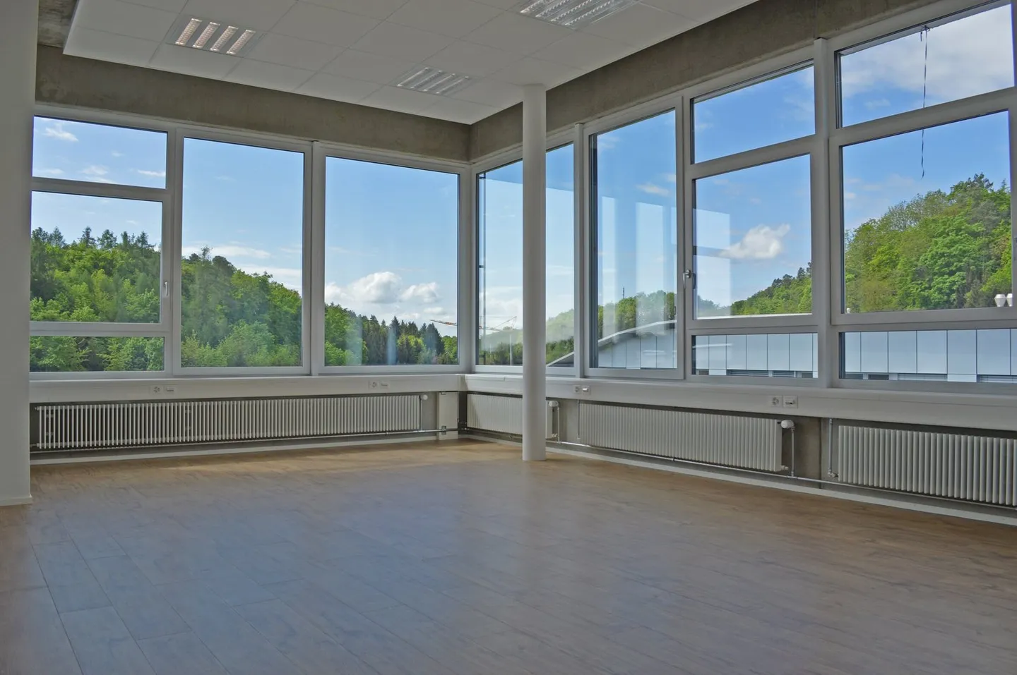 Spazio ufficio attraente e luminoso - Foto 1 di 11