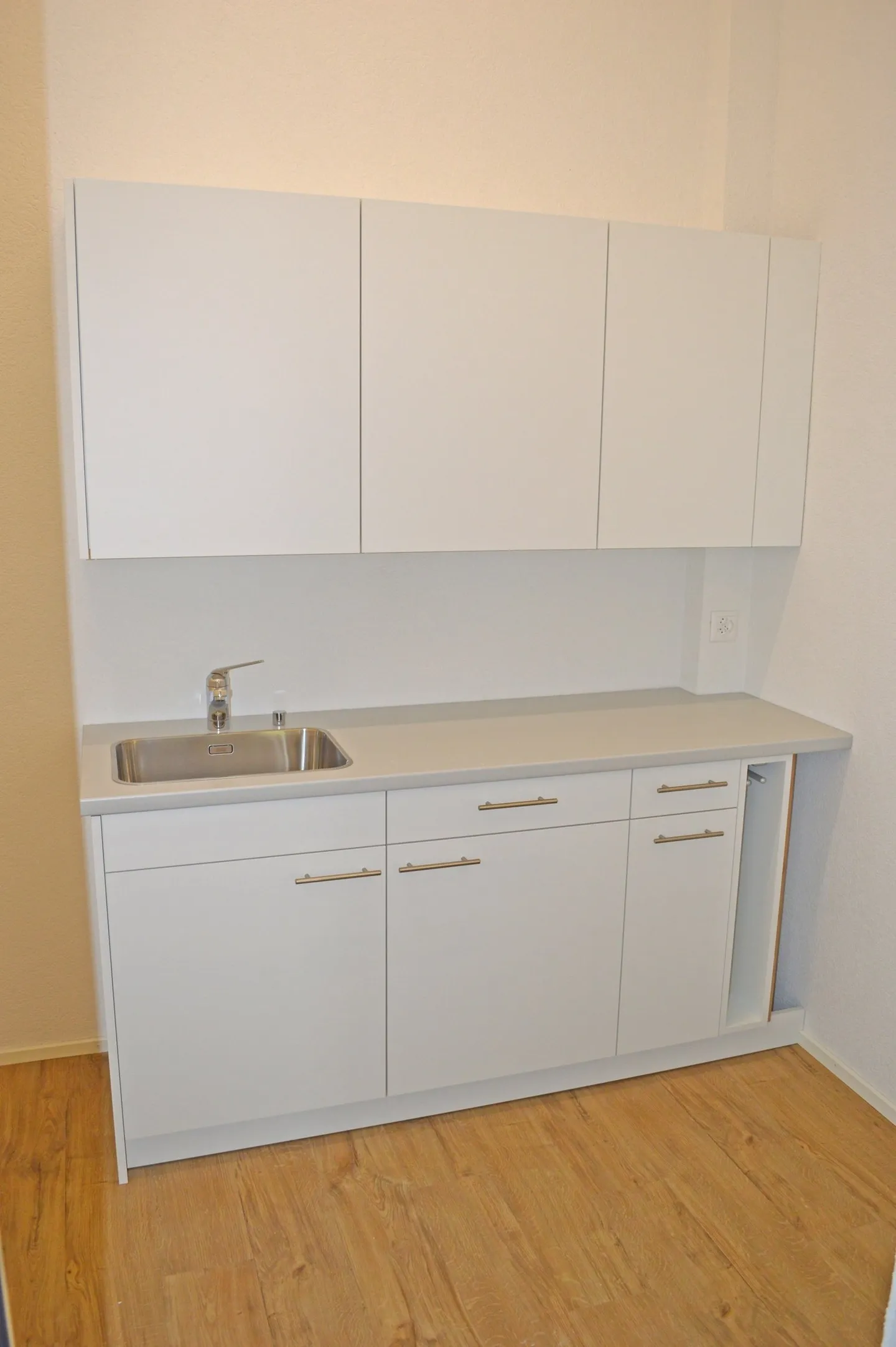 Spazio ufficio attraente e luminoso - Foto 9 di 11