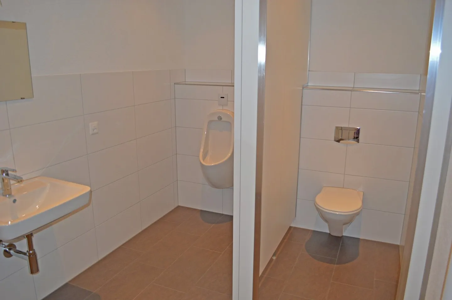 Spazio ufficio attraente e luminoso - Foto 10 di 11