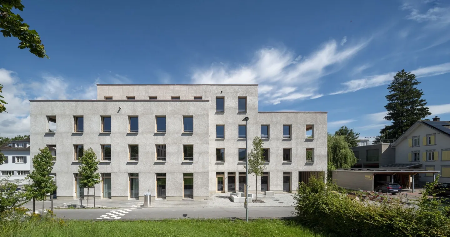 Modern 3.5 Room Apartment in Central Location - Photo 3 of 9