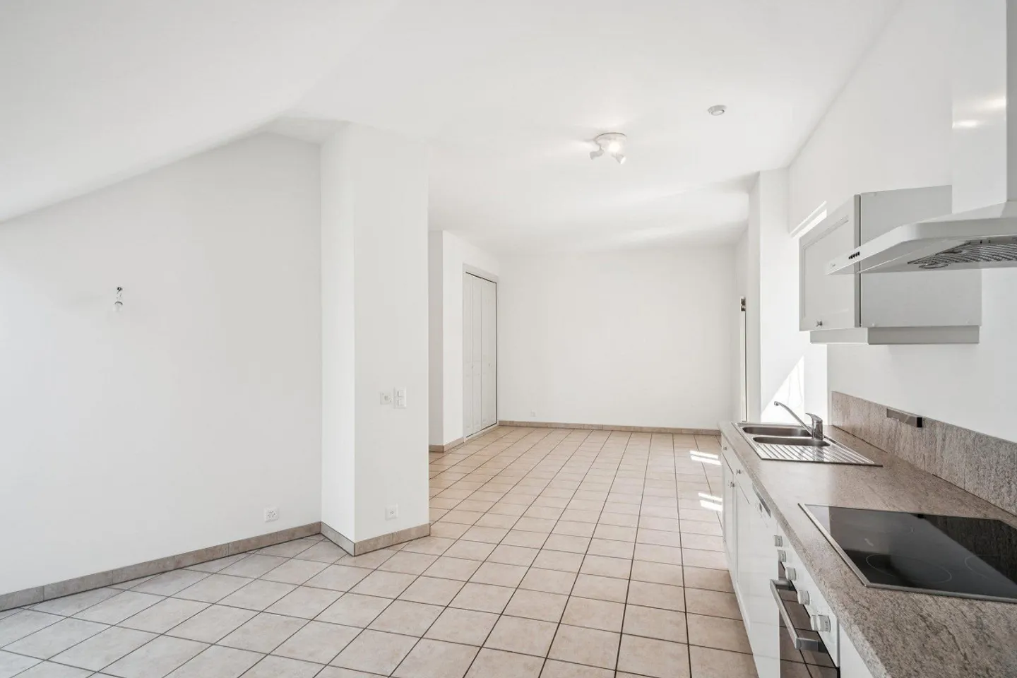 Bright 3-room attic apartment - Photo 6 of 10