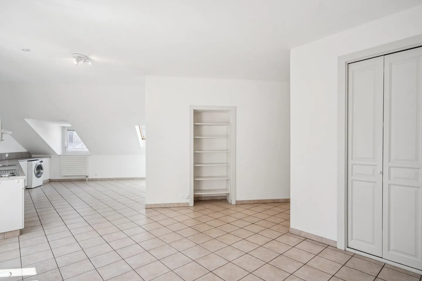 Bright 3-room attic apartment - Photo 8 of 10