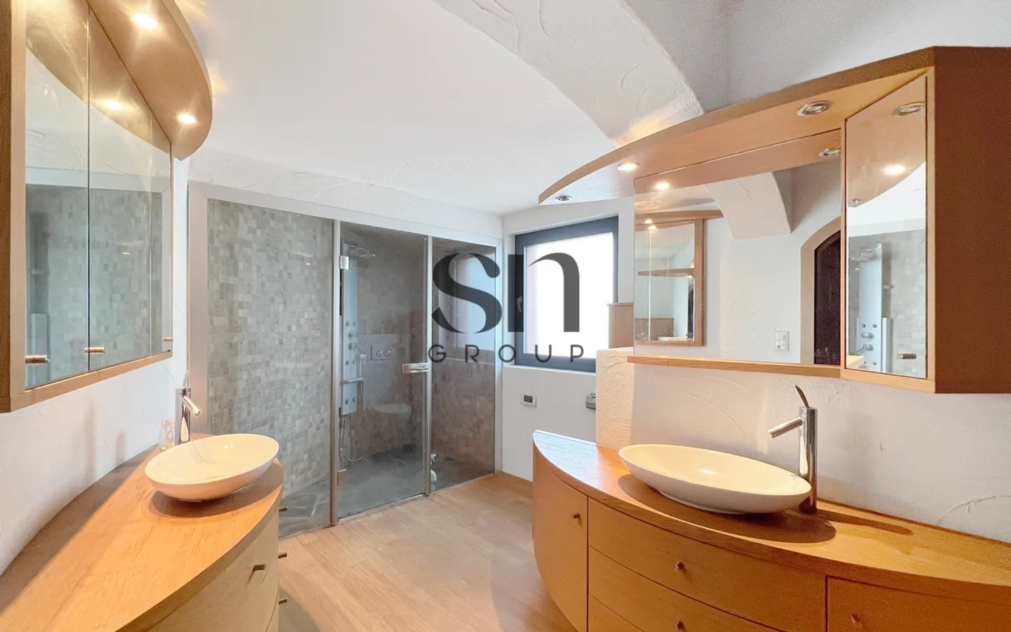 Außergewöhnliche Villa - Einzigartige Merkmale - mit unabhängigem Studio - Foto 3 von 8