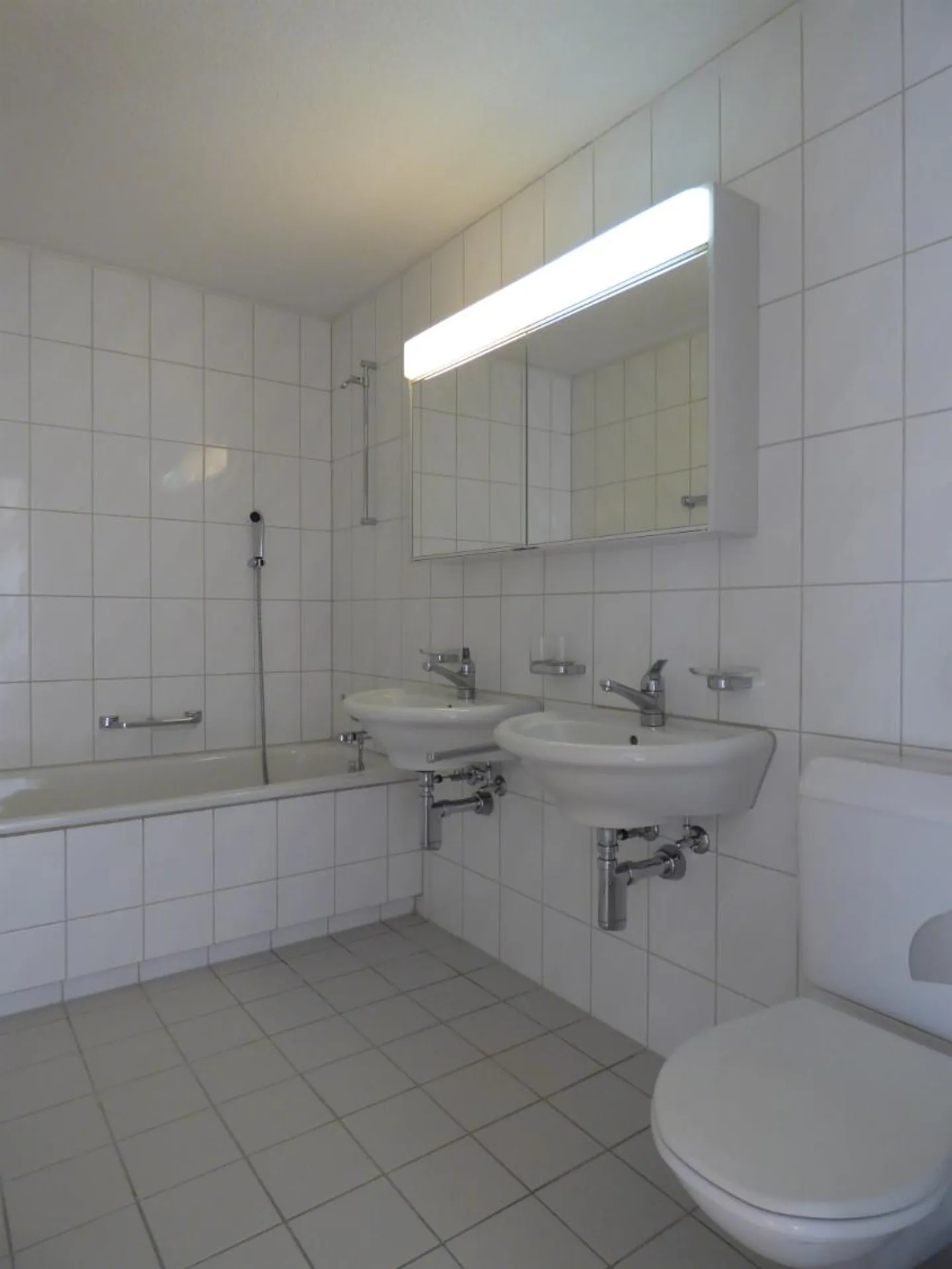 Appartement Charmant avec Vue Alpestre - Photo 8 sur 9