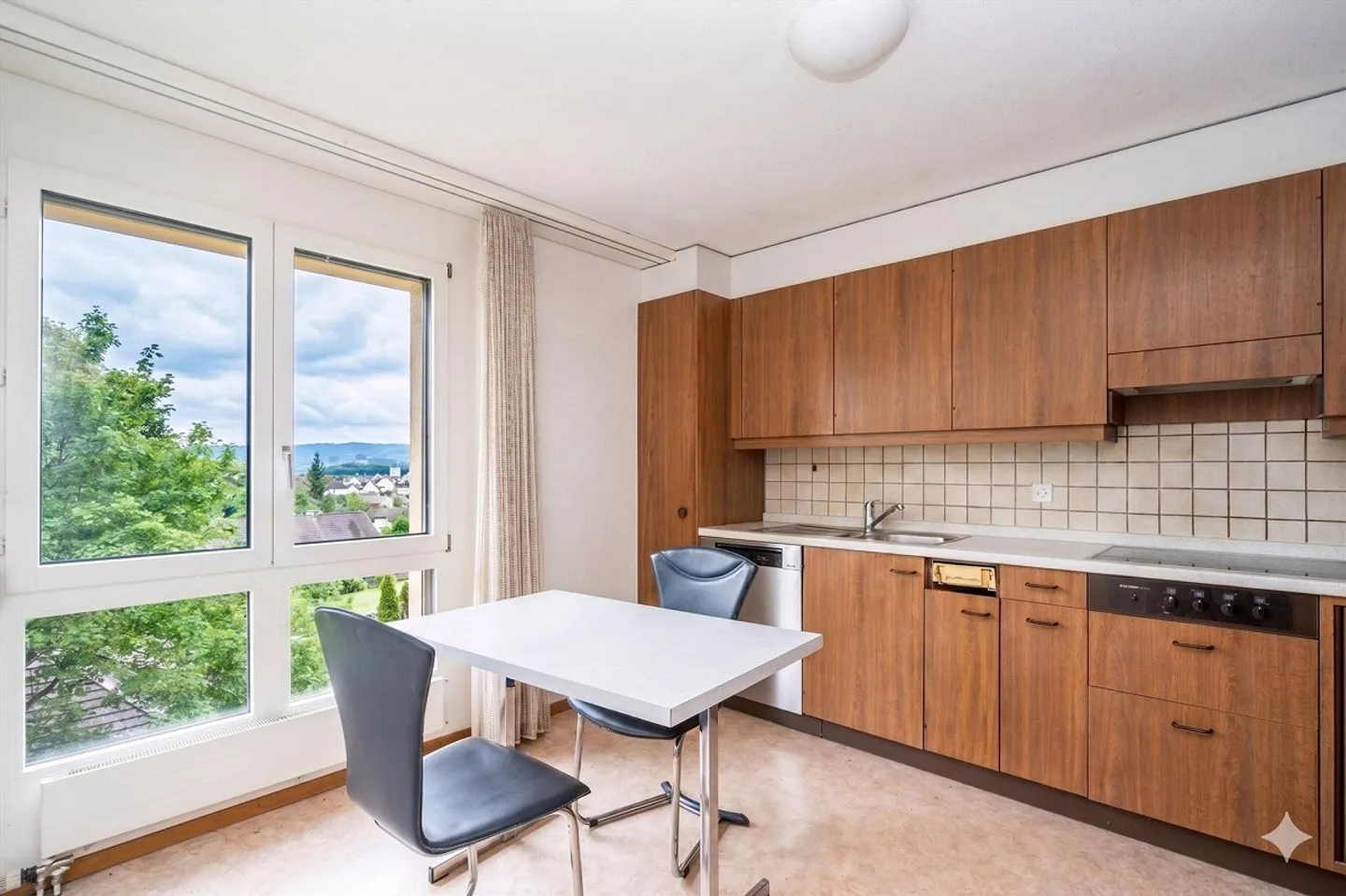 Bright 4.5-room apartment with parking space in Bolligen - Photo 2 of 13