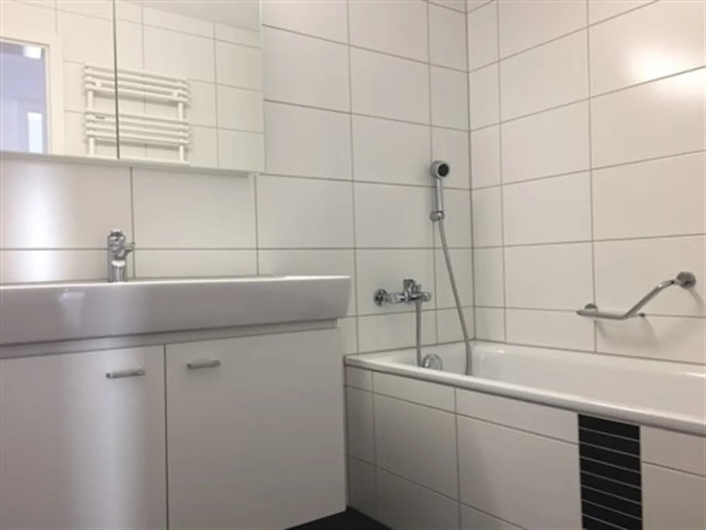 Studio moderne dans le Pestalozzipark - Photo 3 sur 4