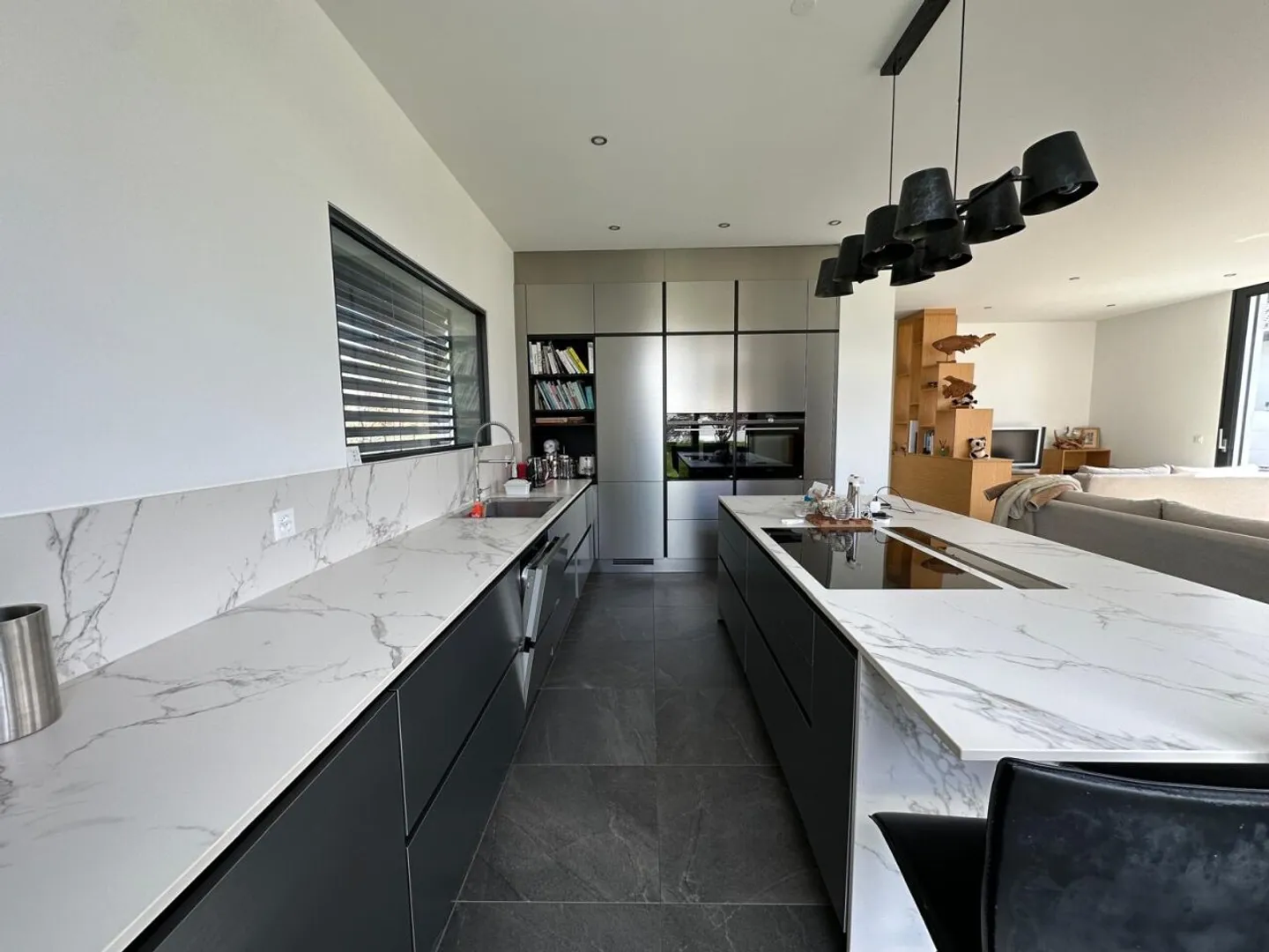 Wunderschöne Villa in Mies / 5 Schlafzimmer + Büro / Eingezäunter Garten - Foto 2 von 13