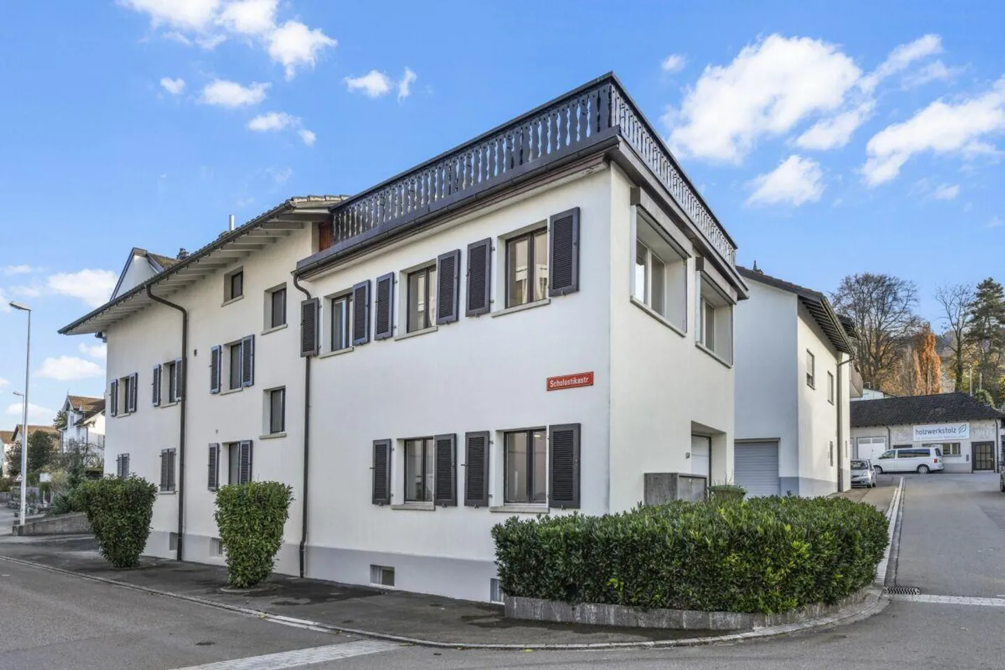 Multifunctional two-family house with generous space offerings - Photo 3 of 30