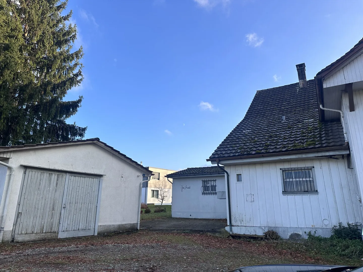 Casa unifamiliare con potenziale di sviluppo - Foto 3 di 10