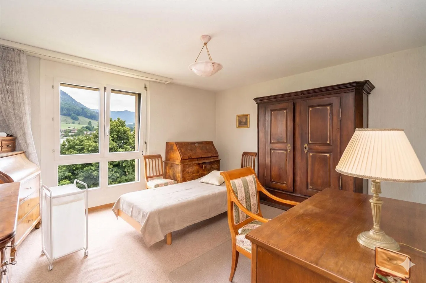 Bright 4.5-room apartment with parking space in Bolligen - Photo 8 of 13