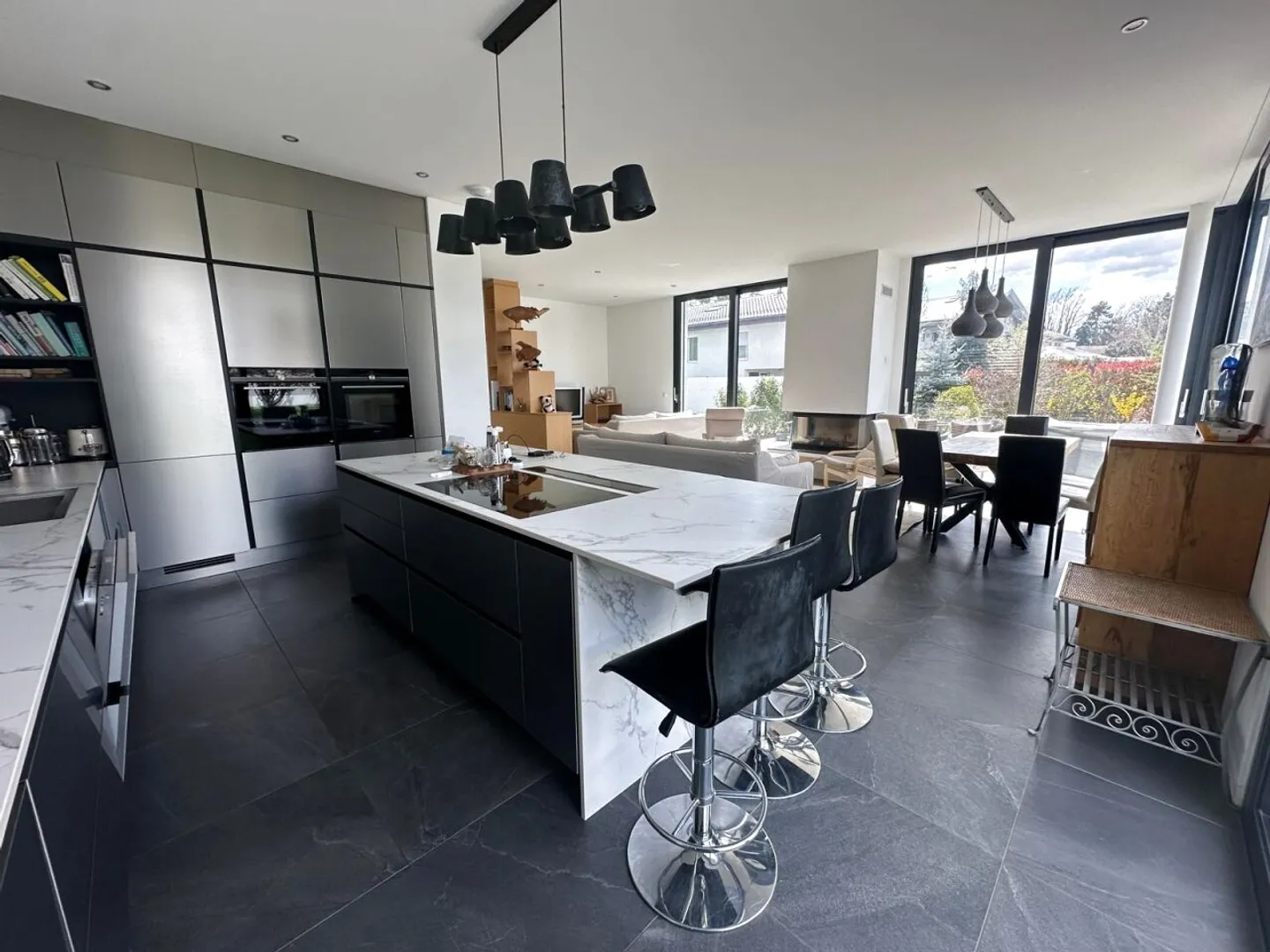 Wunderschöne Villa in Mies / 5 Schlafzimmer + Büro / Eingezäunter Garten - Foto 3 von 13