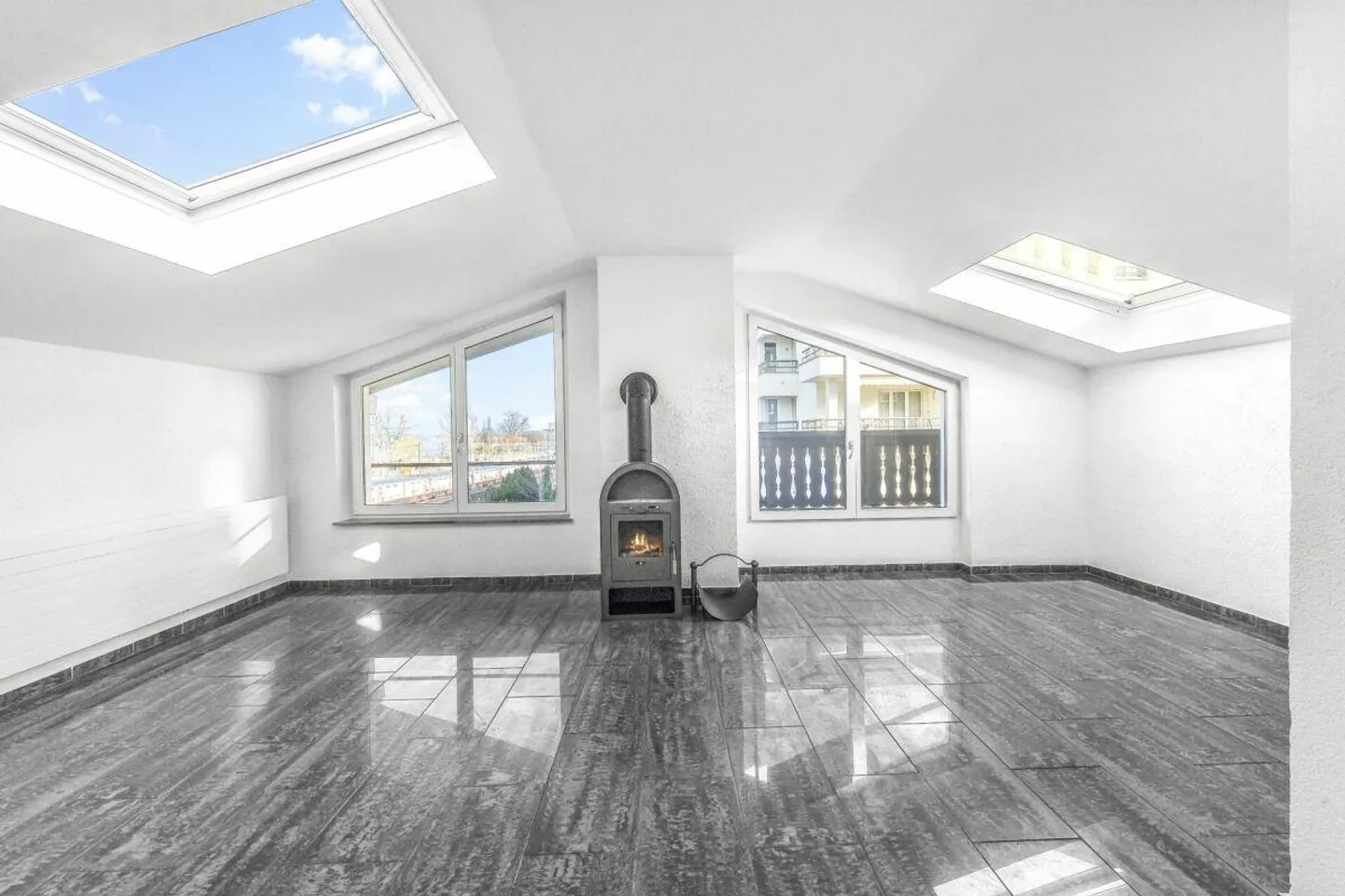 Multifunctional two-family house with generous space offerings - Photo 4 of 30