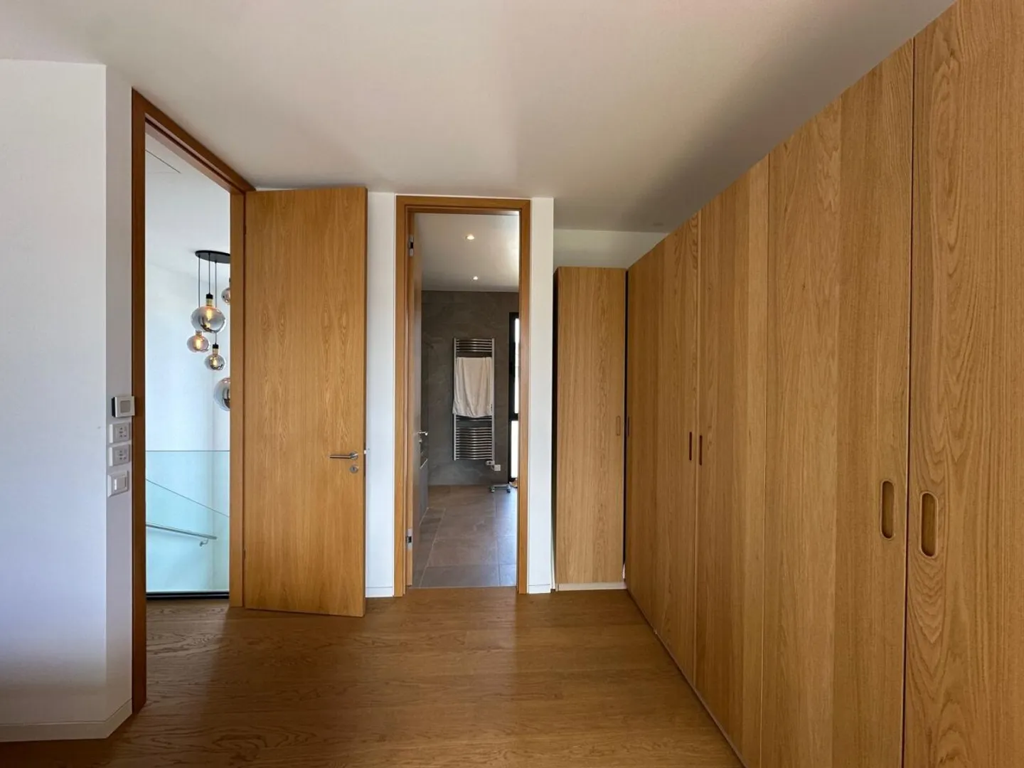 Wunderschöne Villa in Mies / 5 Schlafzimmer + Büro / Eingezäunter Garten - Foto 7 von 13