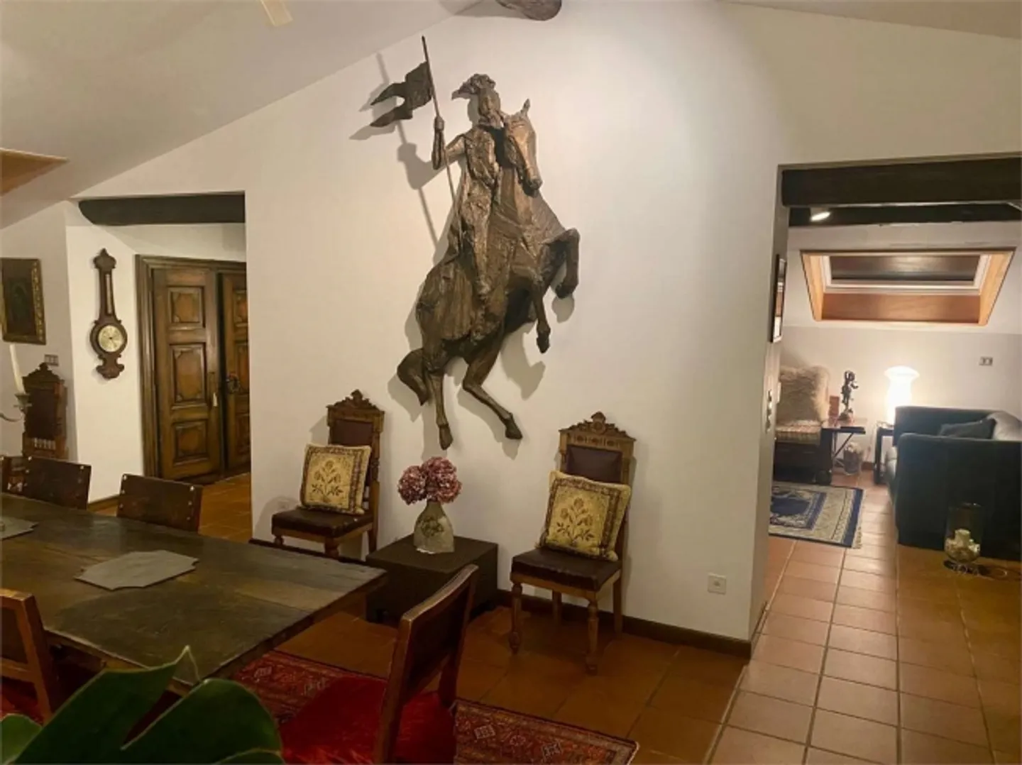 Attico di 3,5 stanze con arredi di alto standing - Foto 4 di 13