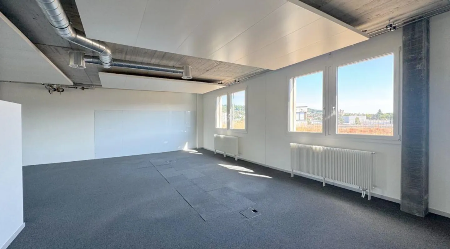 Modern and bright commercial space in Triamal - Photo 5 of 9